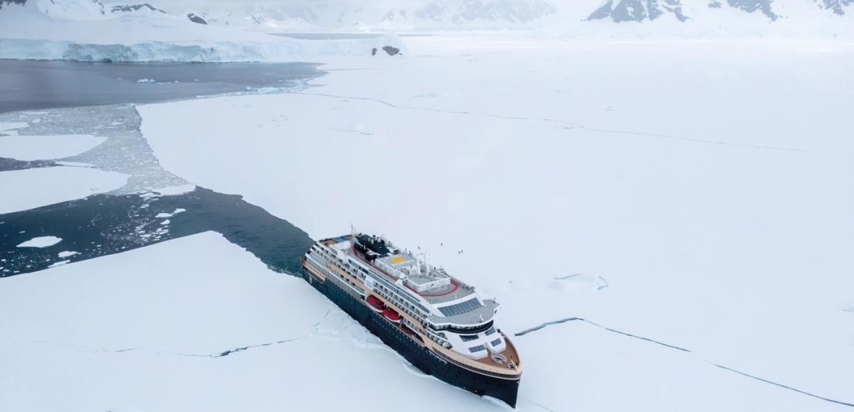 Antarctica on MS Roald Amundsen with HX