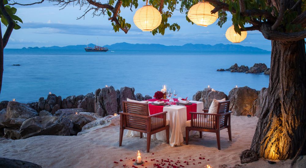 Beach dining Four Seasons Resort Koh Samui
