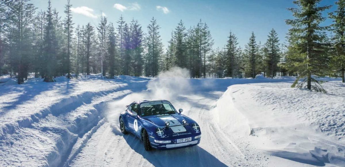 Porsche 911 in the snow